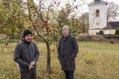 Lifestylovým pořadem Ferdinandovy zahrady chceme inspirovat k proměně českých zahrad, poradit, jak je vkusně, vtipně a prakticky zařídit a divákům ukázat, že každá zahrada může mít svůj příběh. Ferdinand Leffler, osobnost uvádějící pořad, patří mezi nejlepší a nejúspěšnější české zahradní architekty, jehož práce je ceněna a požadována u nás i ve světě. Zahrady současnosti slouží majitelům ke zpříjemnění jejich života, jsou pokračováním obytného prostoru, s velkým důrazem na přání a požadavky všech členů domácnosti. Ferdinand představené zahrady bude během pořadu proměňovat právě v tomto duchu. Provede nás navíc krásnými zahradami ostatních architektů, představí práci umělců, kteří se specializují na umění ve veřejném prostoru.